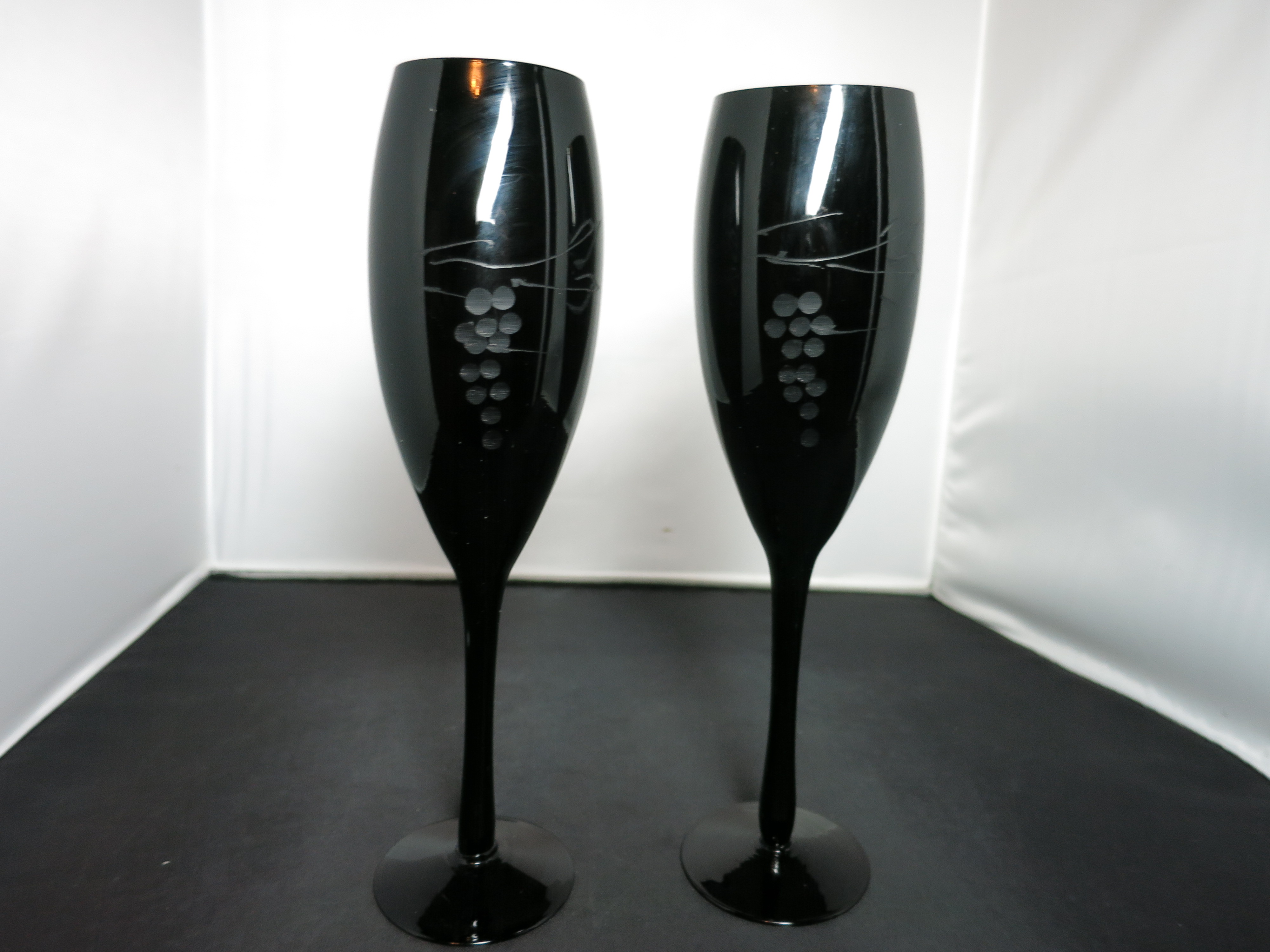 Black Amethyst Purple Champagne Footed Glass Flutes