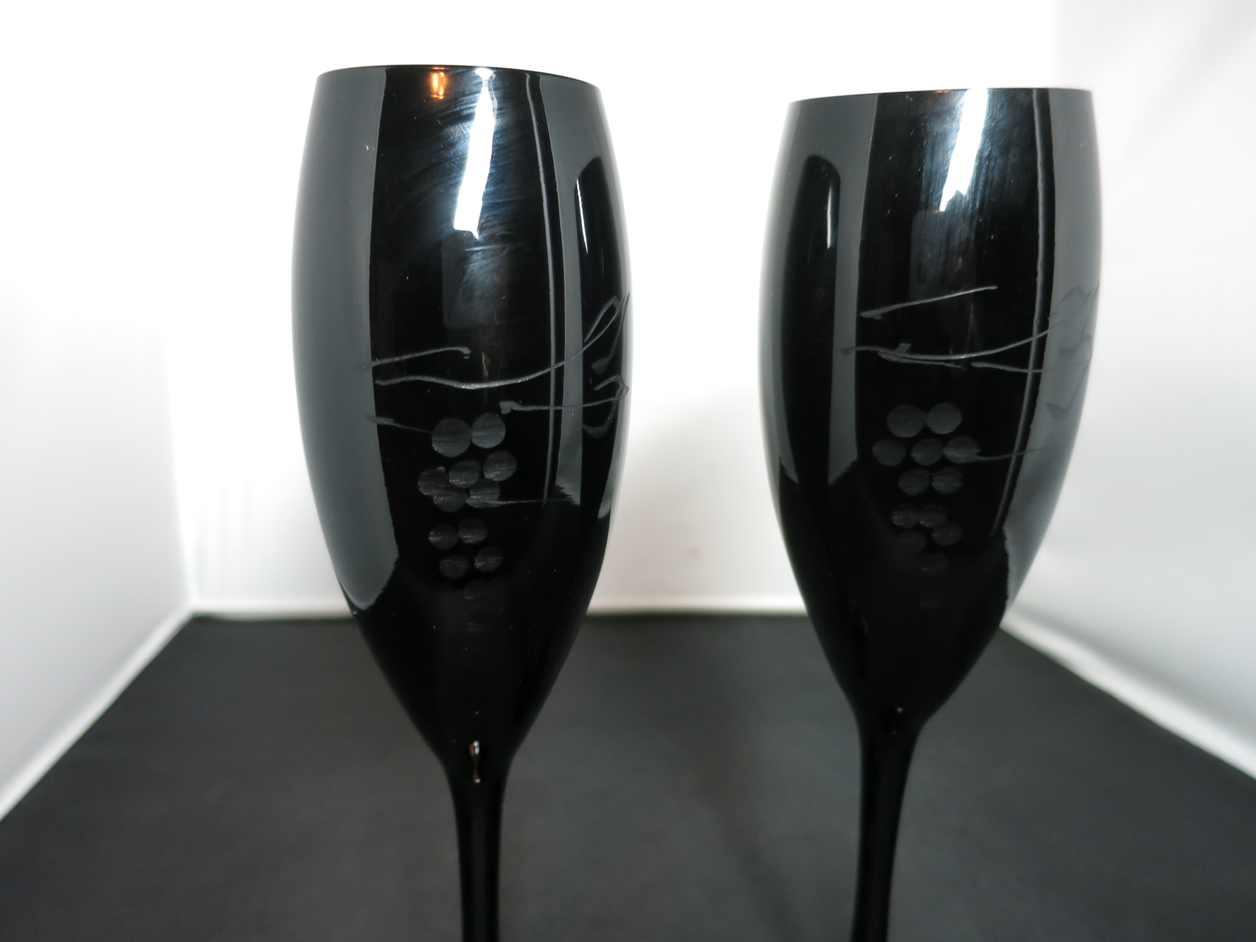 Black Amethyst Purple Champagne Footed Glass Flutes