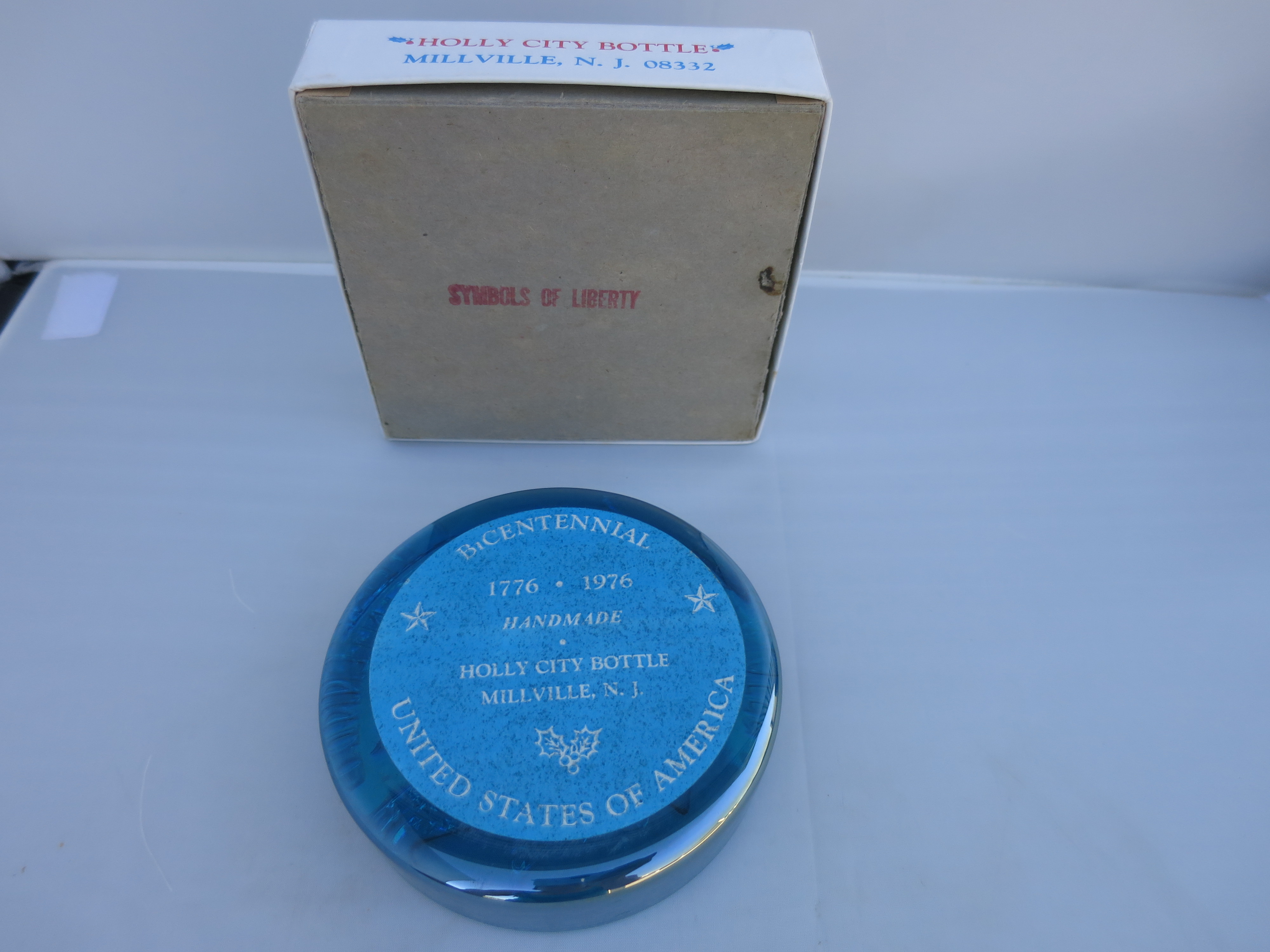 Bicentennial limited edition paper weight Holly City Bottle MIB