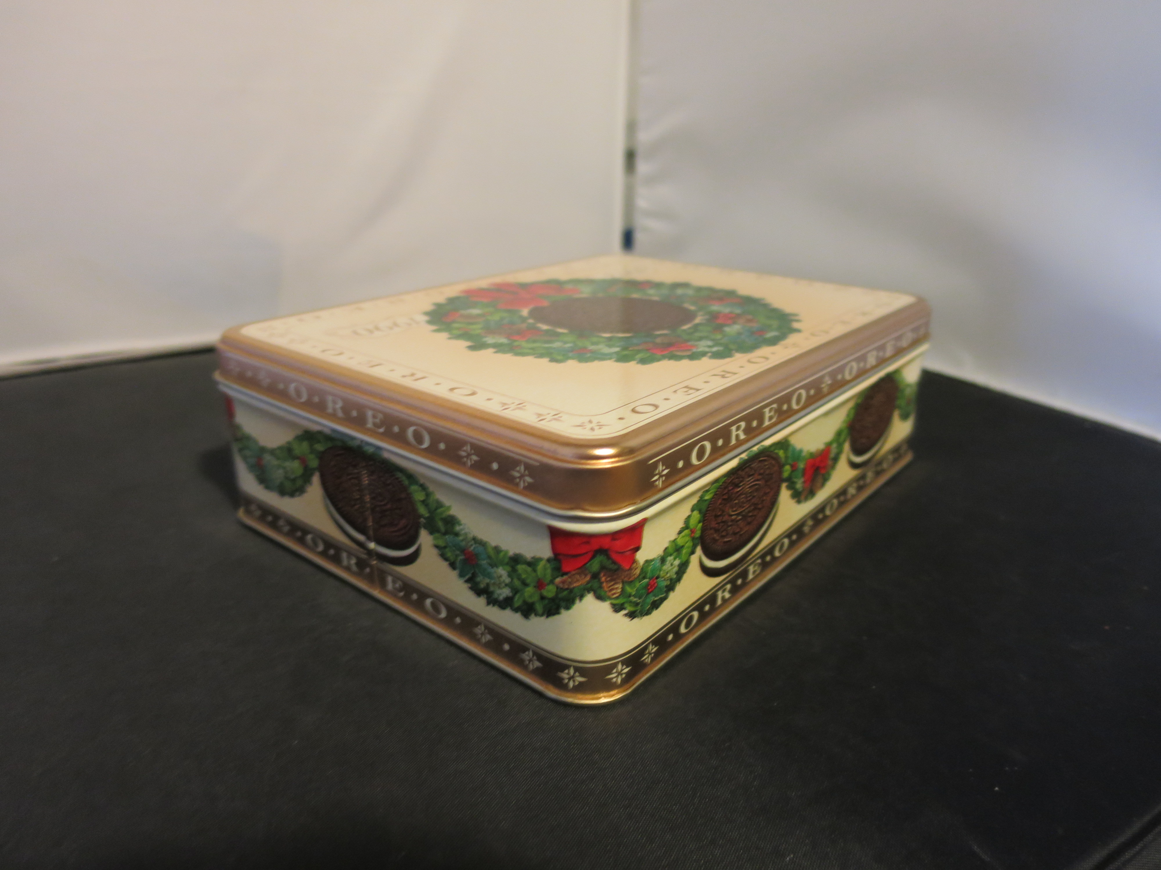 Nabisco Oreo tin Warmest Holiday Wishes from Oreo 1990