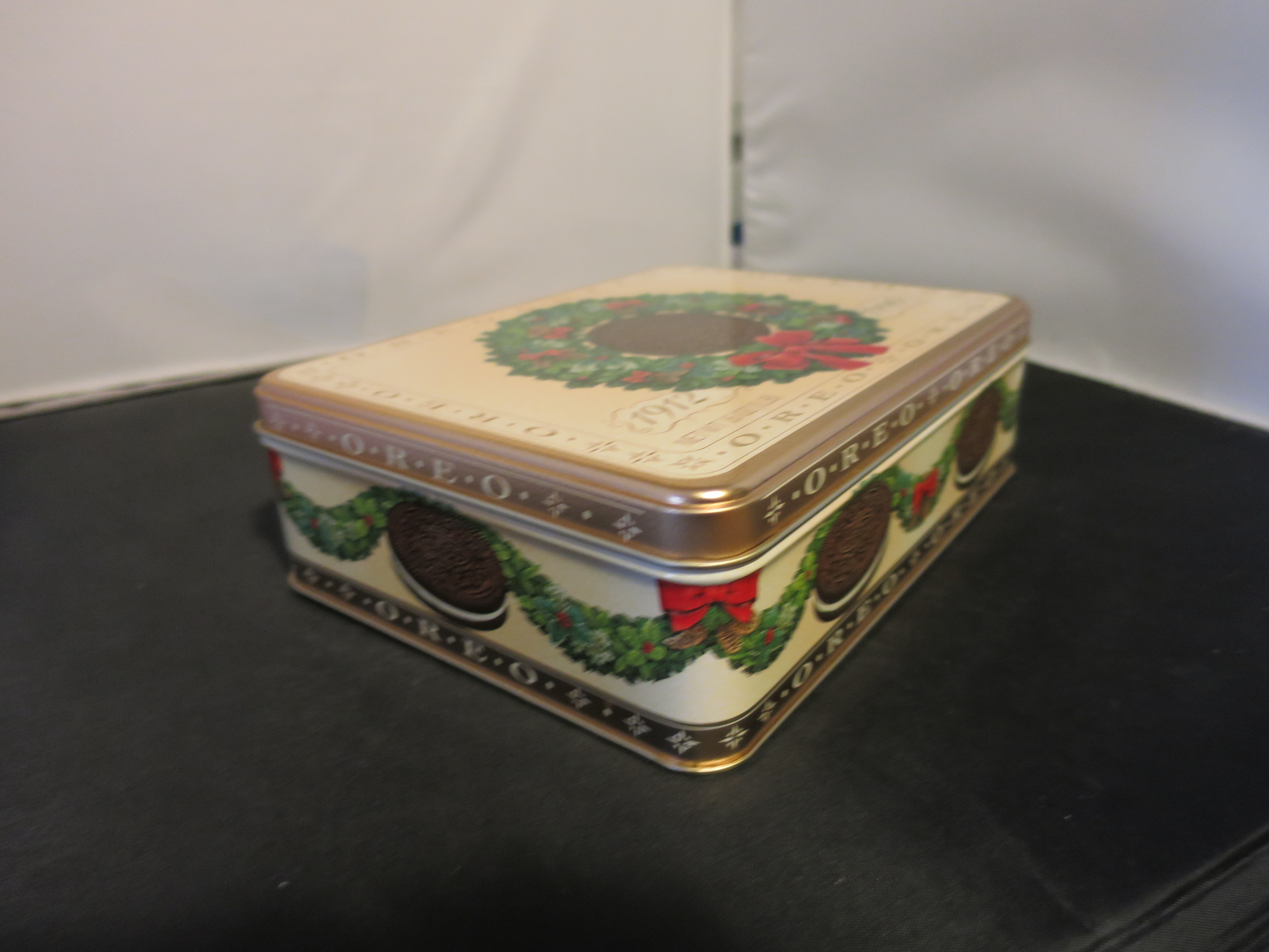 Nabisco Oreo tin Warmest Holiday Wishes from Oreo 1990