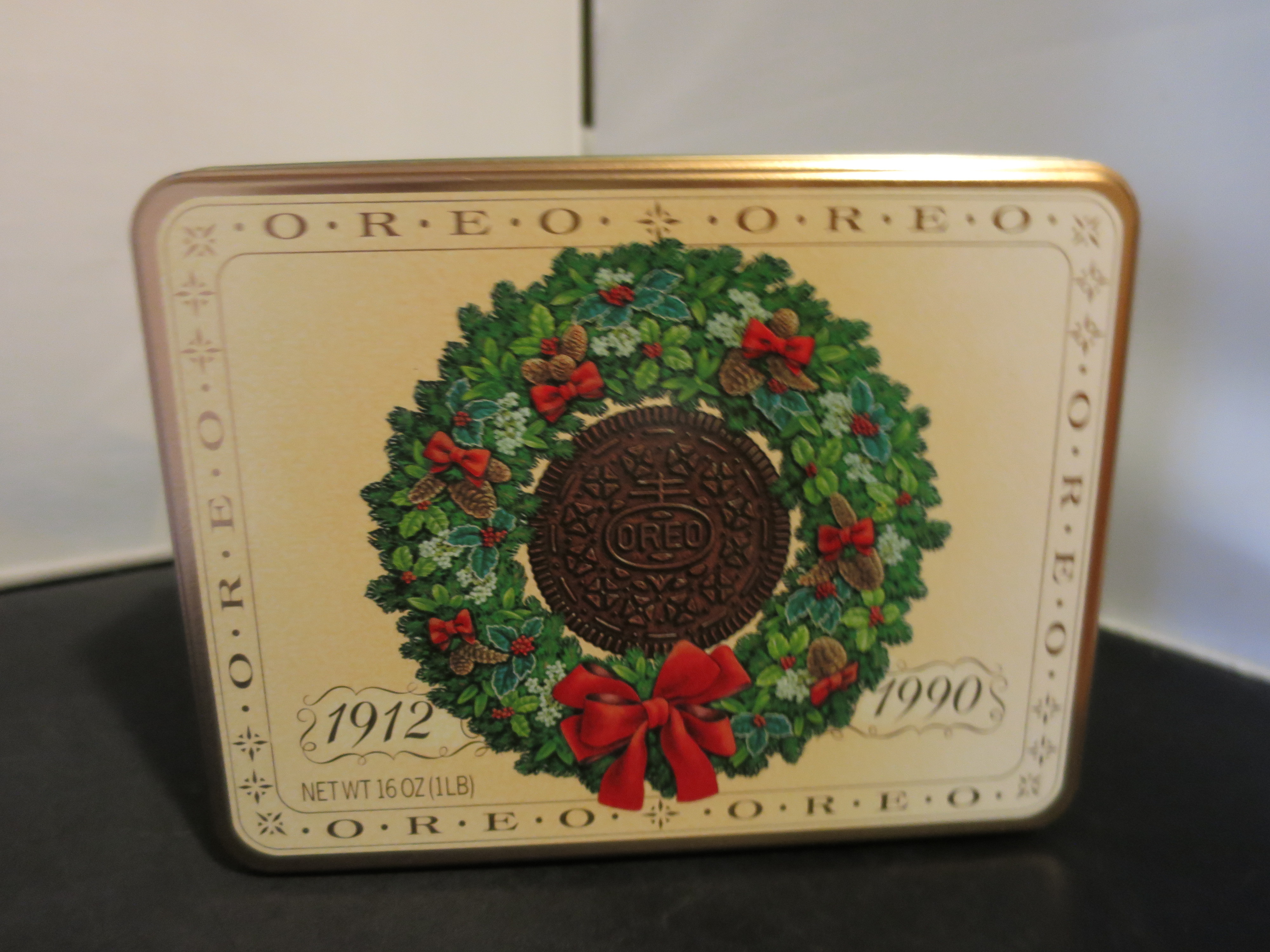 Nabisco Oreo tin Warmest Holiday Wishes from Oreo 1990