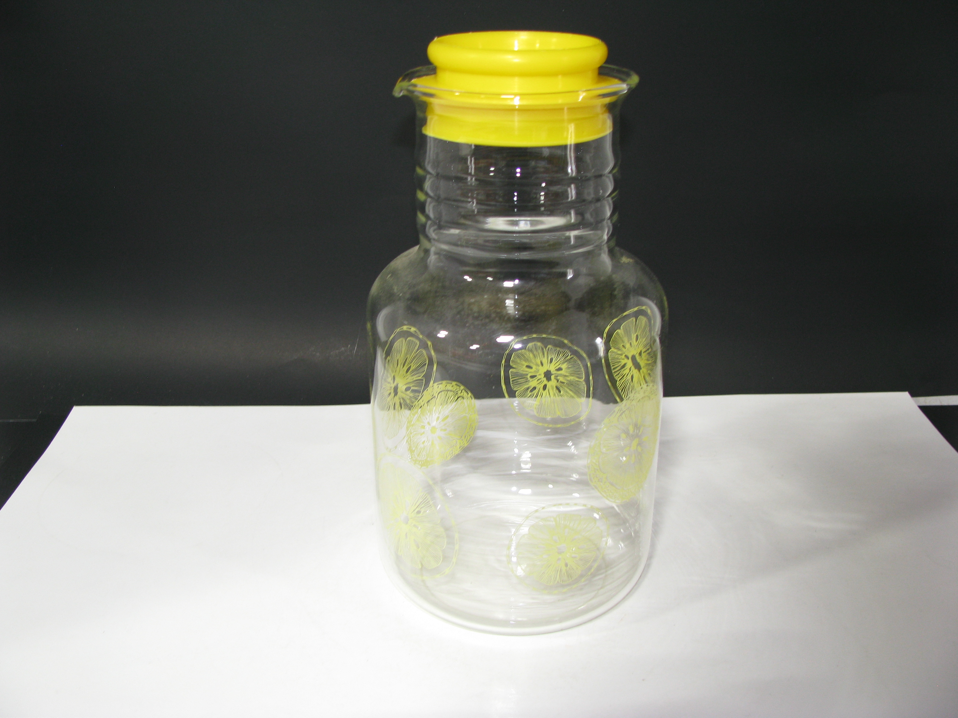 Vintage Pyrex Light Lemon Carafe 2qt Juice Pitcher