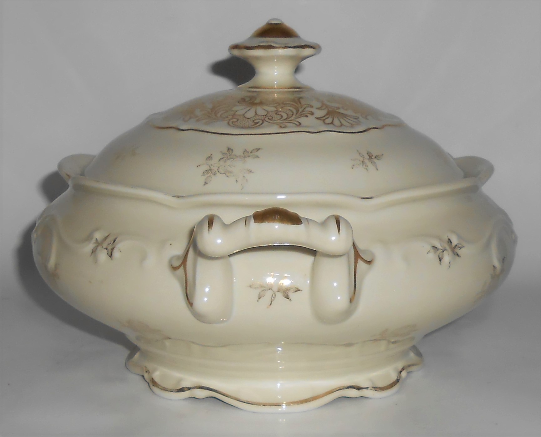 Schumann Porcelain Bavaria Pottery Gold Decorated Cover