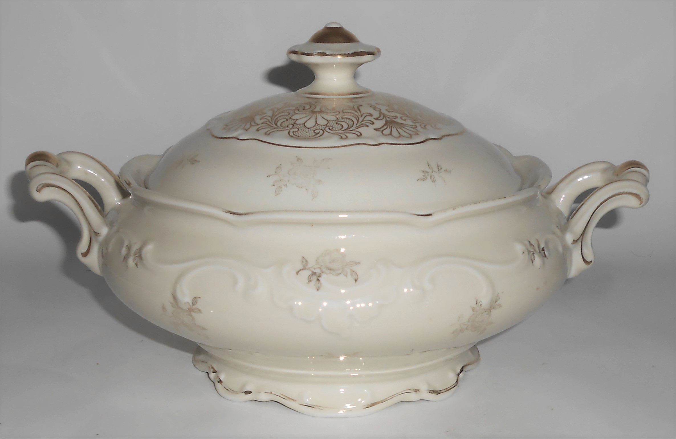 Schumann Porcelain Bavaria Pottery Gold Decorated Cover