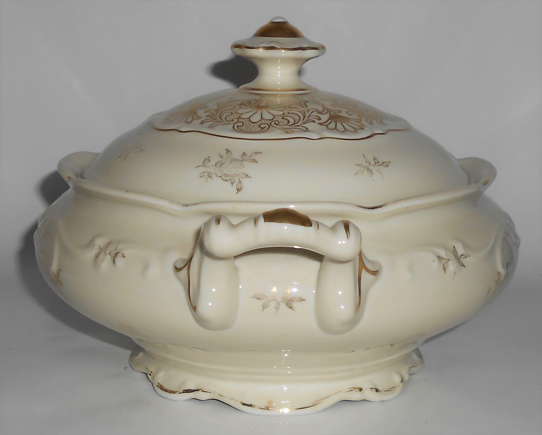 Schumann Porcelain Bavaria Pottery Gold Decorated Cover