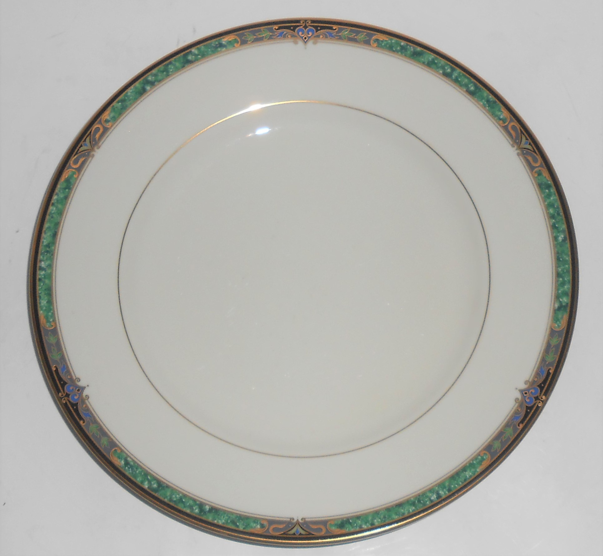 Mikasa Fine China Emerald Suite L3217 w/Gold Salad Pl