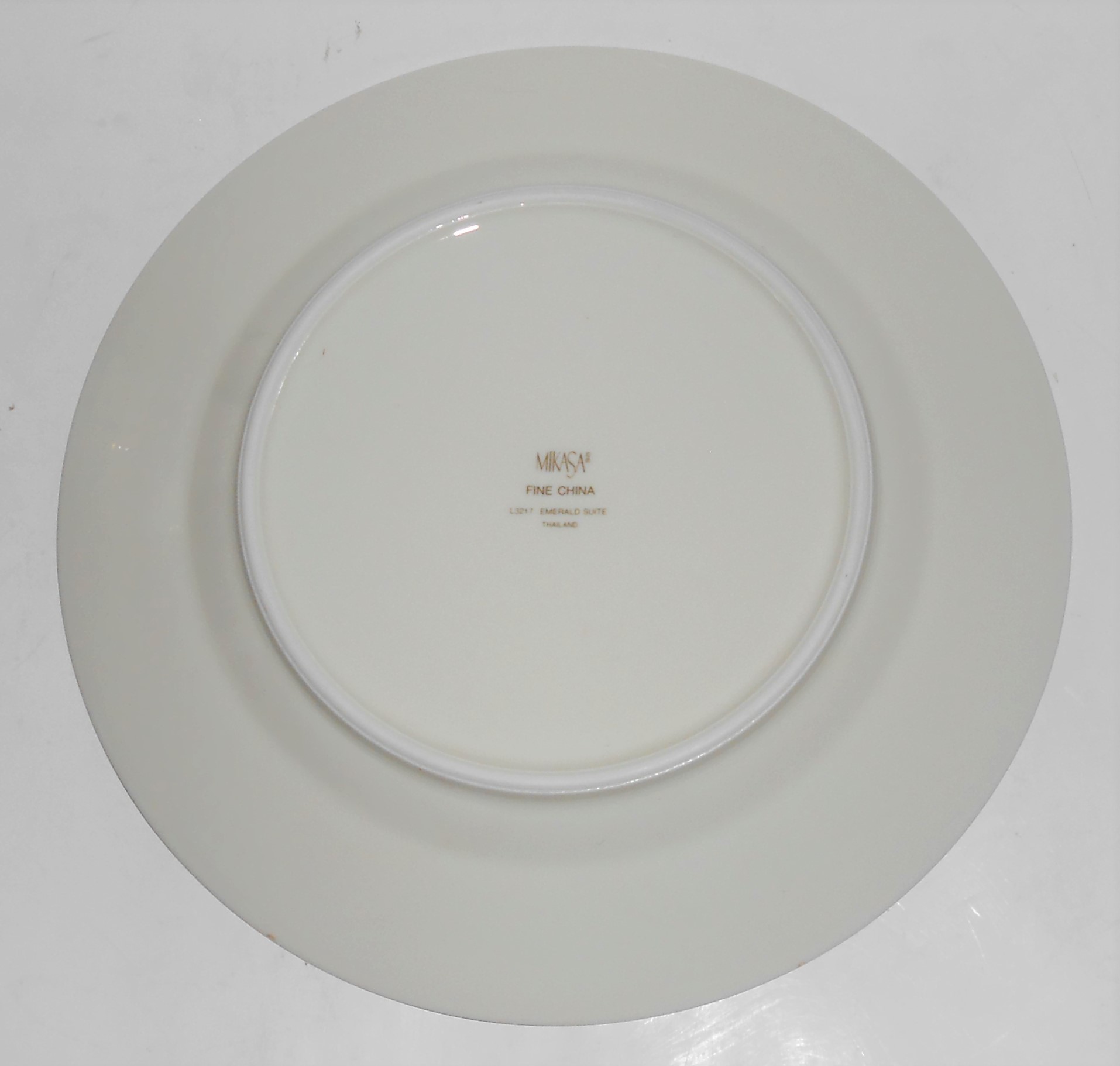 Mikasa Fine China Emerald Suite L3217 w/Gold Salad Pl