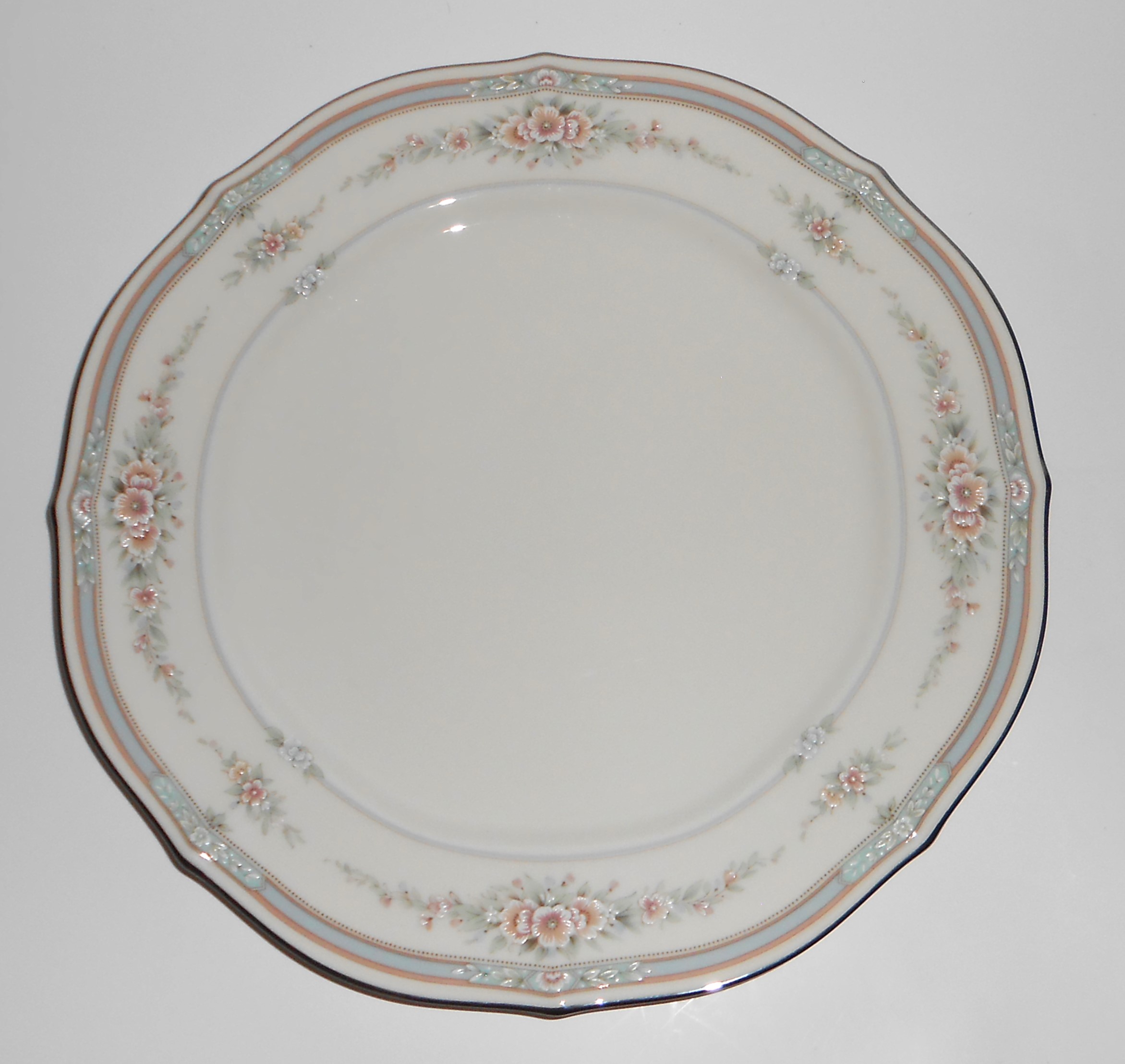 Noritake Porcelain Ivory China Rothschild 7293 Dinner P