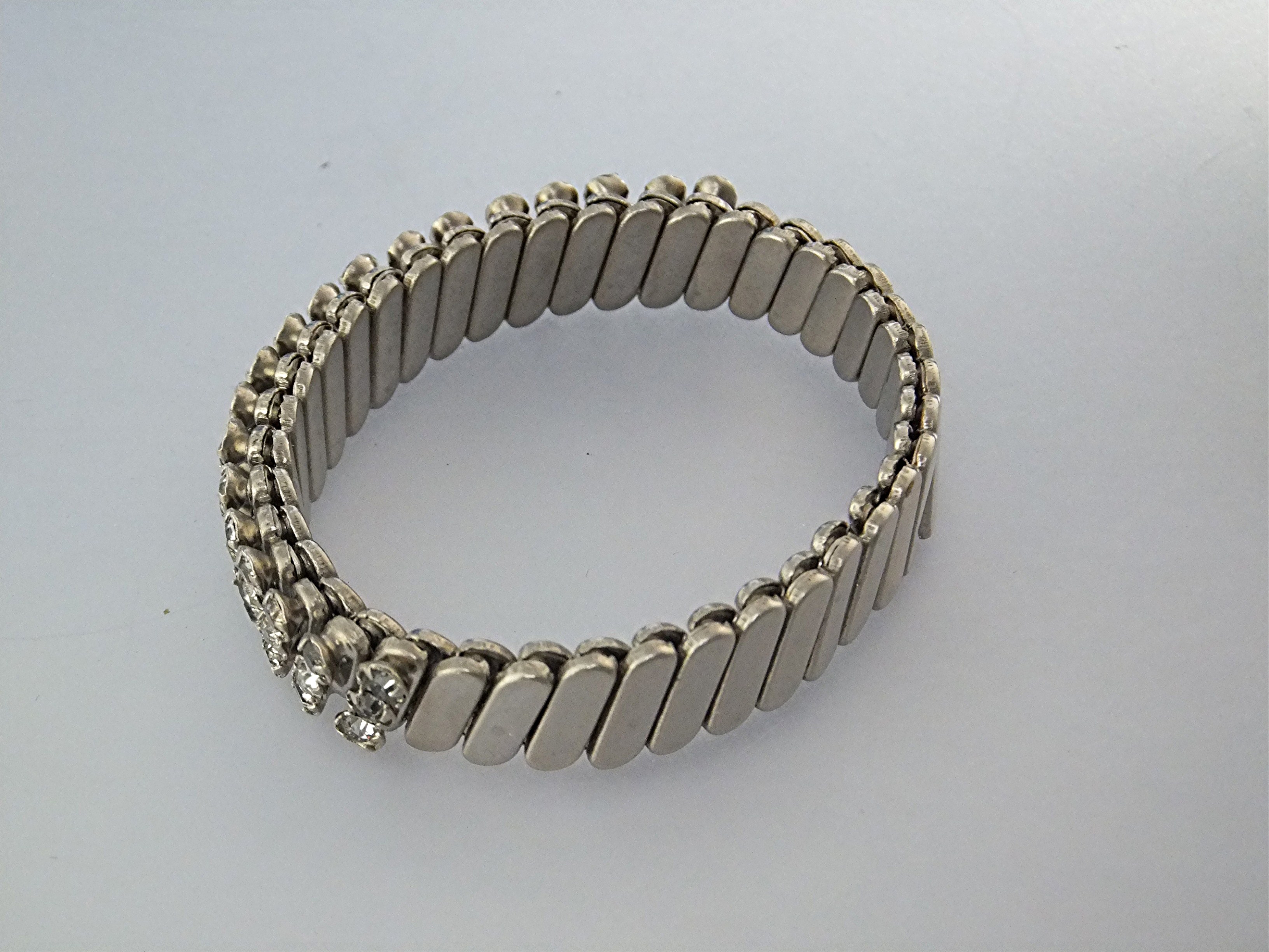 Bracelet Silver Tone Crystal Expanda Japan