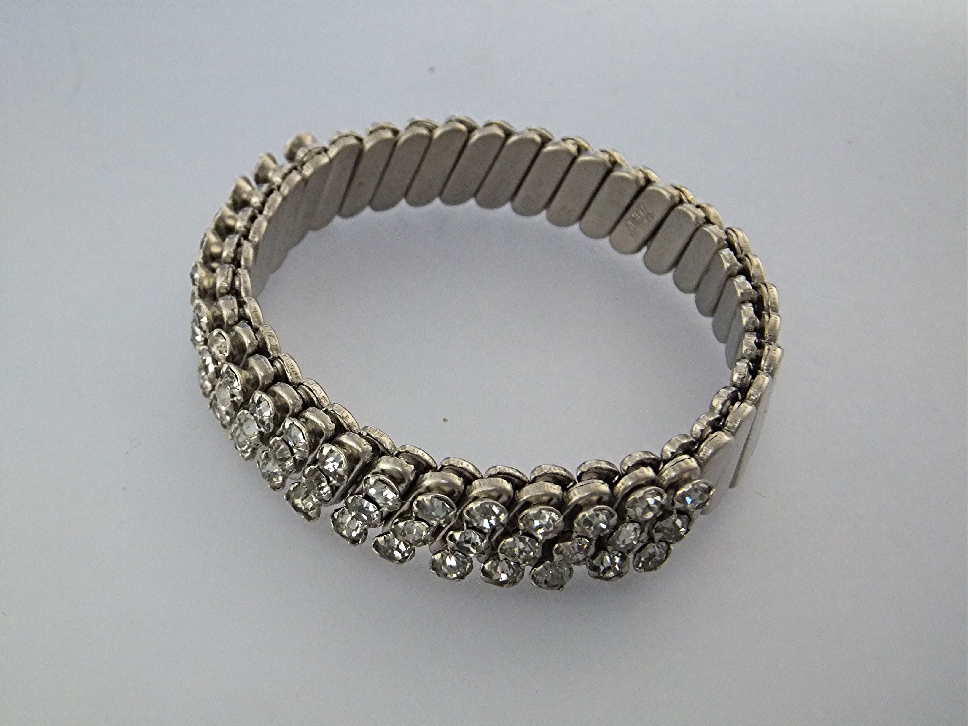 Bracelet Silver Tone Crystal Expanda Japan