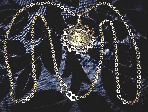 18K Gold 24 Inch Madonna And Child Pendant Chain