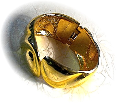 Wide Goldtone Pull Apart Bracelet