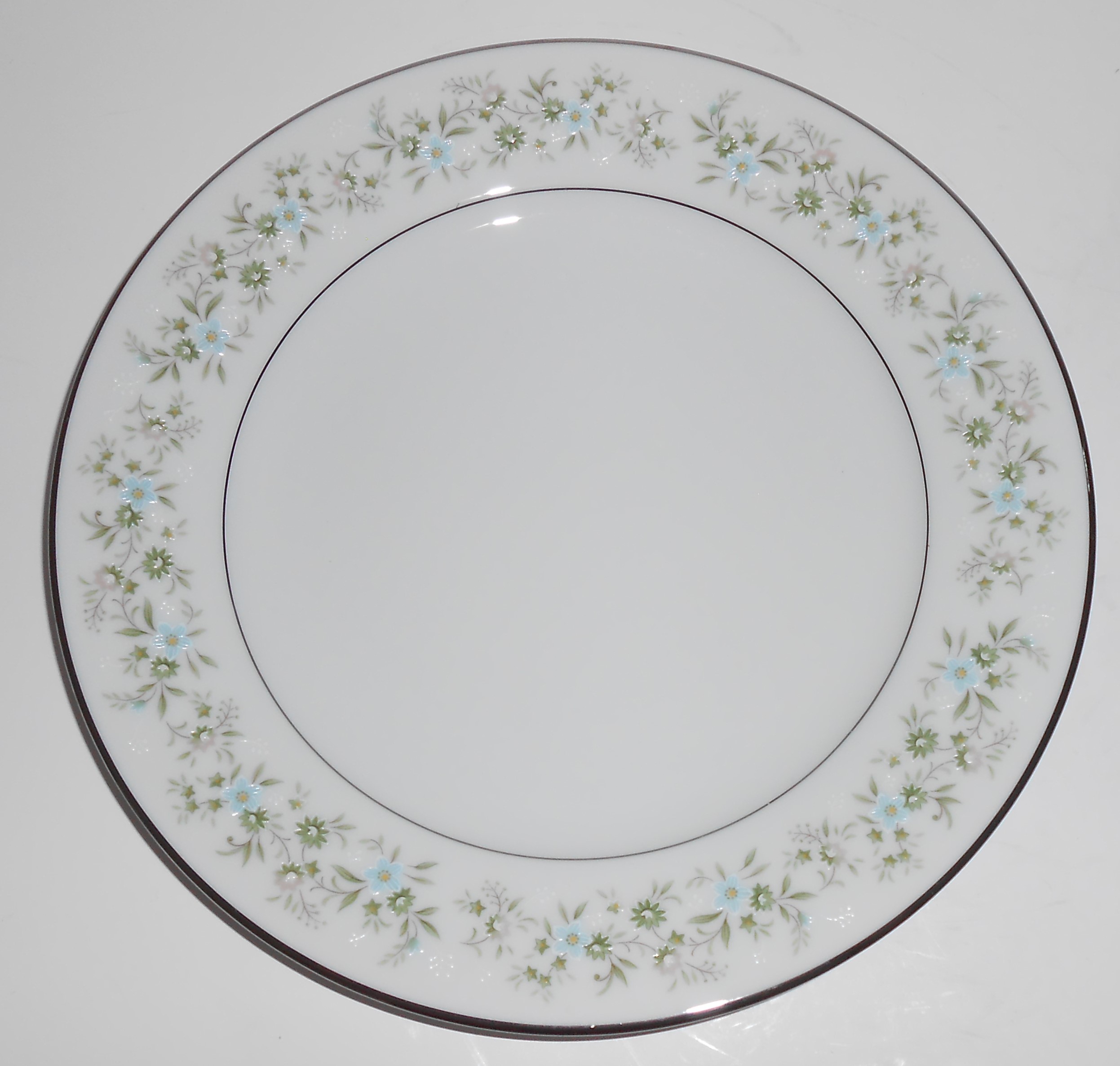 Noritake Porcelain China Savannah 2031 w/Platinum Salad