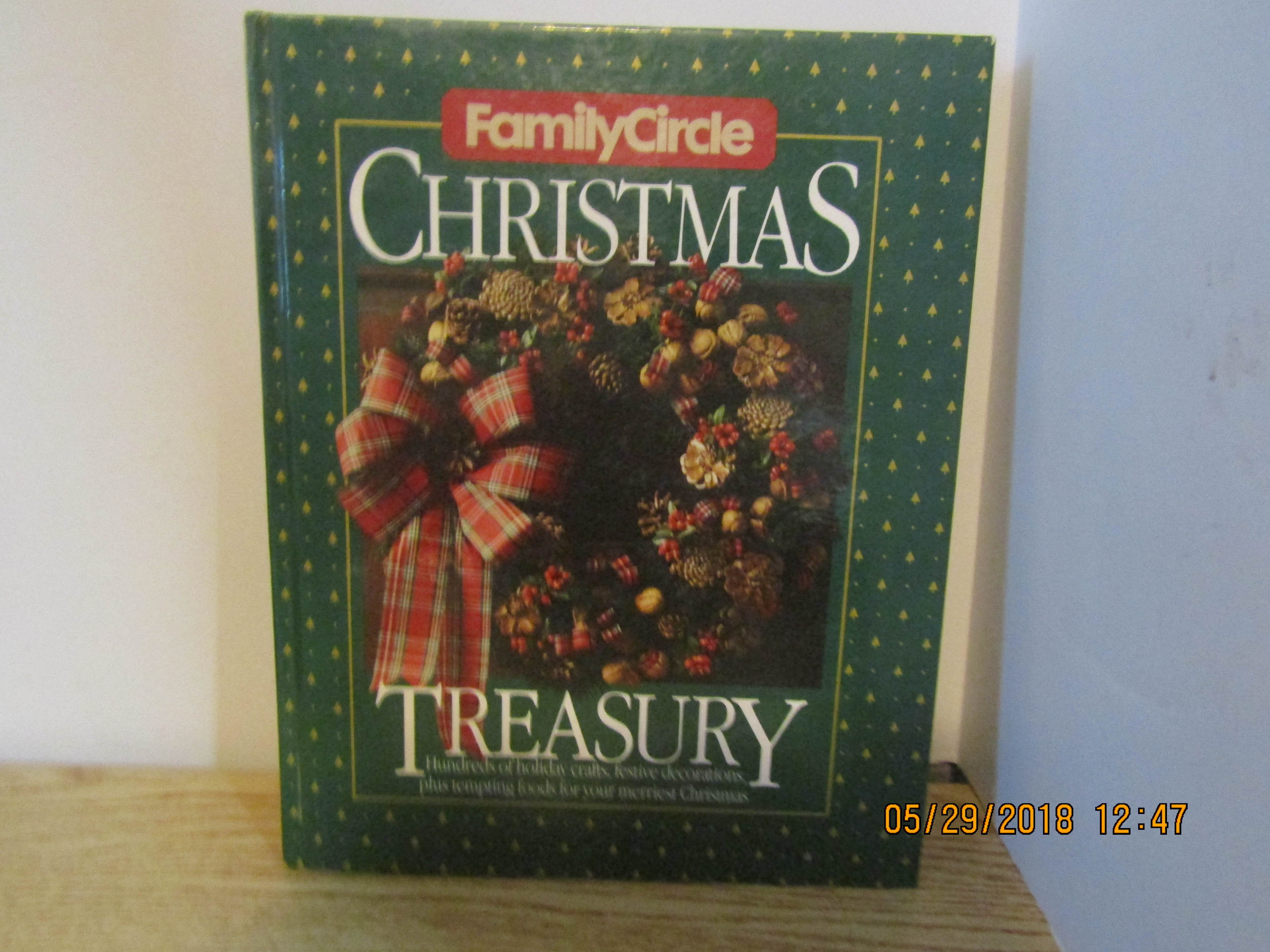 Craft Book Family Circle Christmas Treasury 1986