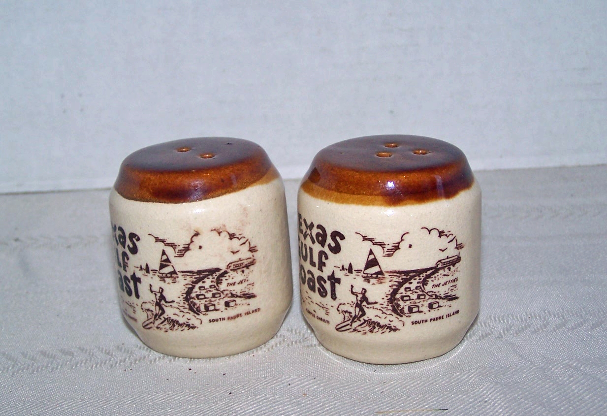 2 Tone Ceramic Salt & Pepper Shakers Souvenir of Texas