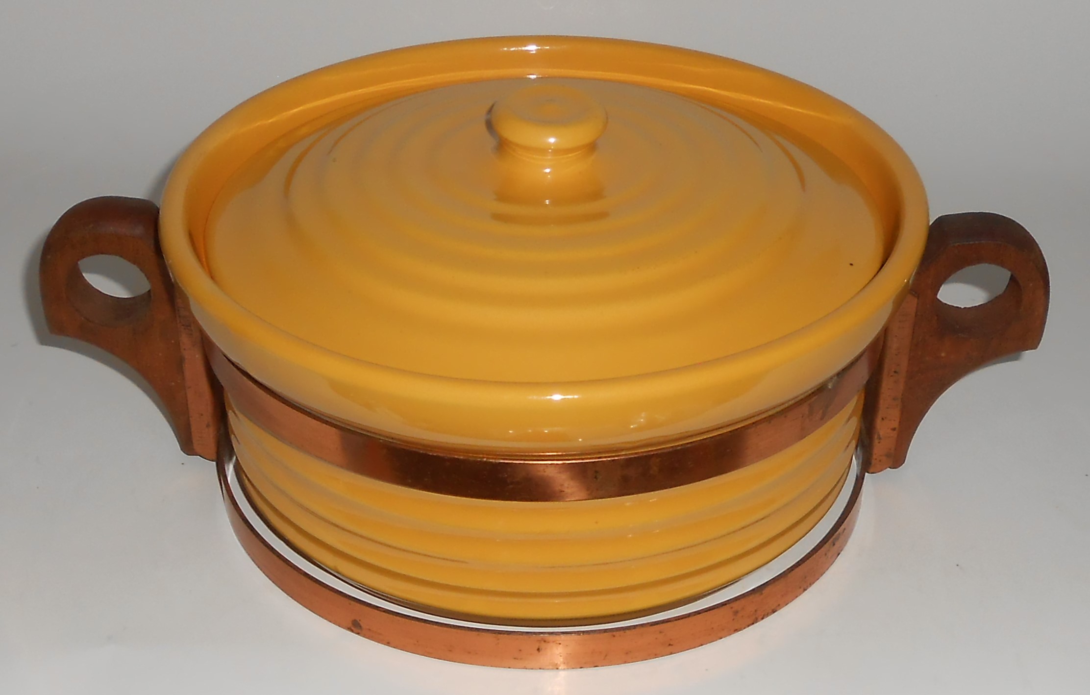 Bauer Pottery Ring Ware Yellow 8-5/8'' Casserole w/Rack