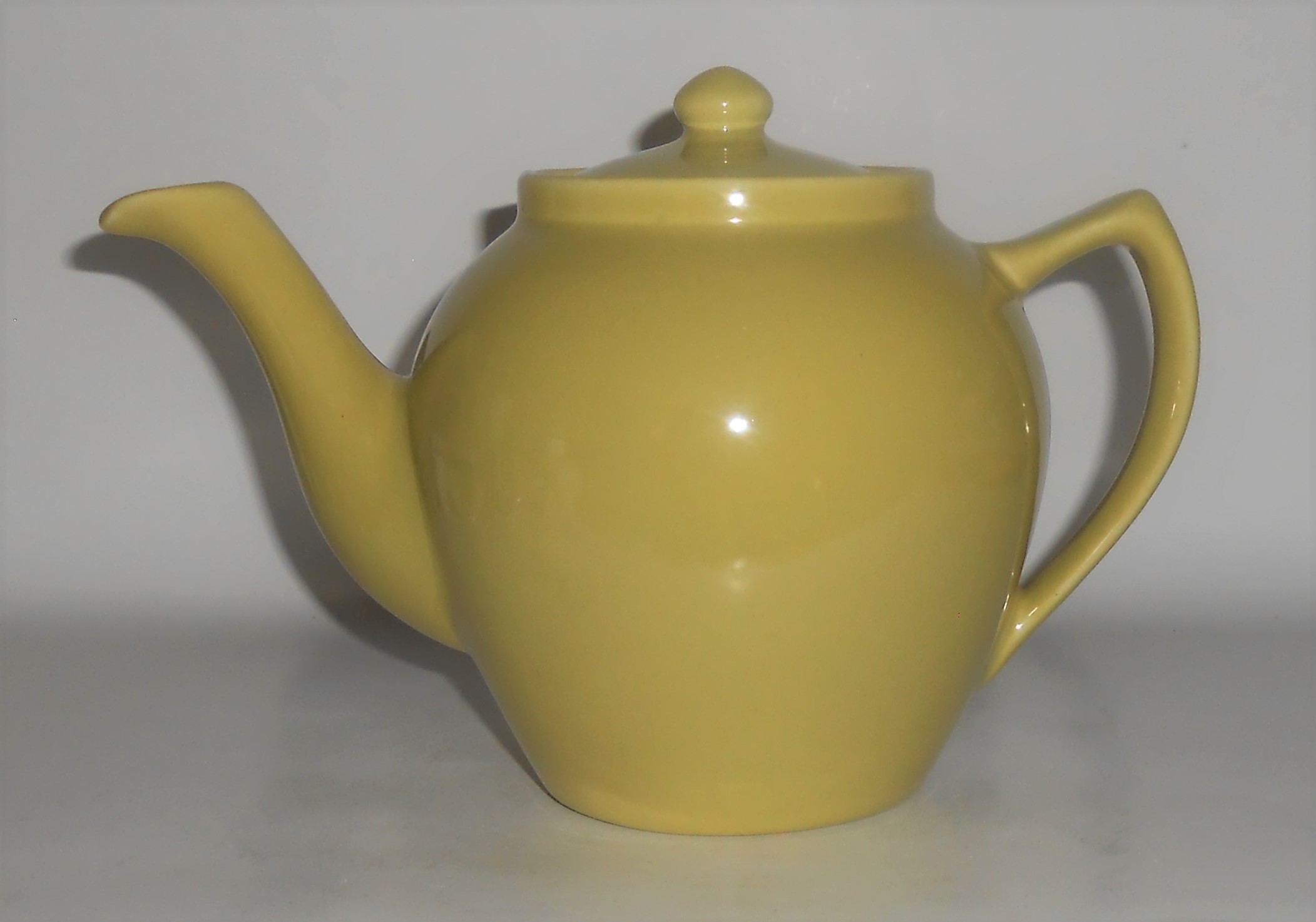 Bauer Pottery Monterey Moderne Chartreuse Teapot