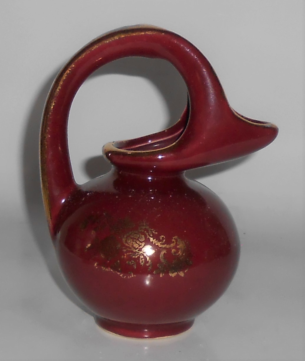 Camark Art Pottery #593 Maroon NorSo w/Gold Bulbous Jug