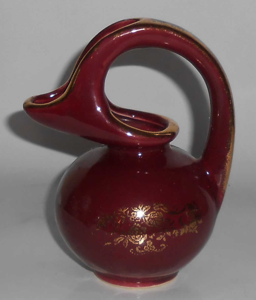 Camark Art Pottery #593 Maroon NorSo w/Gold Bulbous Jug