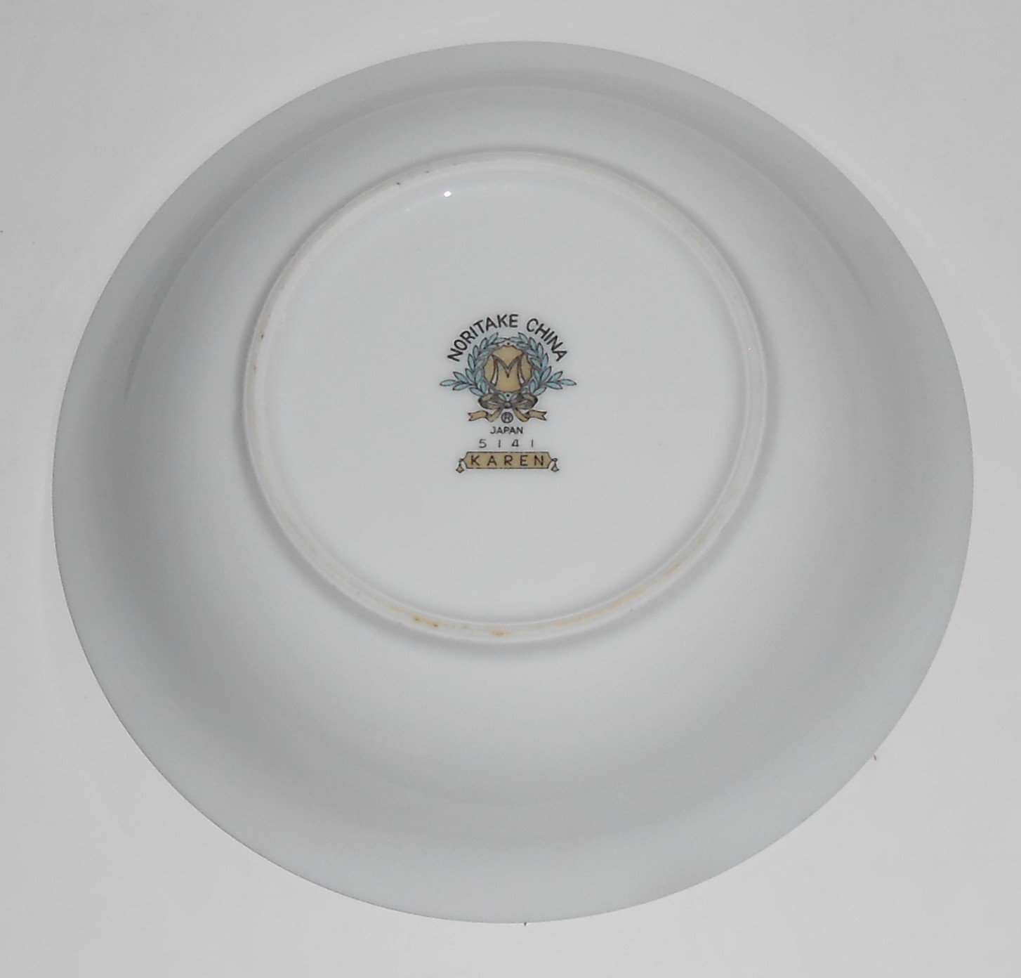 Noritake Porcelain China Karen 5141 w/Gold Fruit Bowl