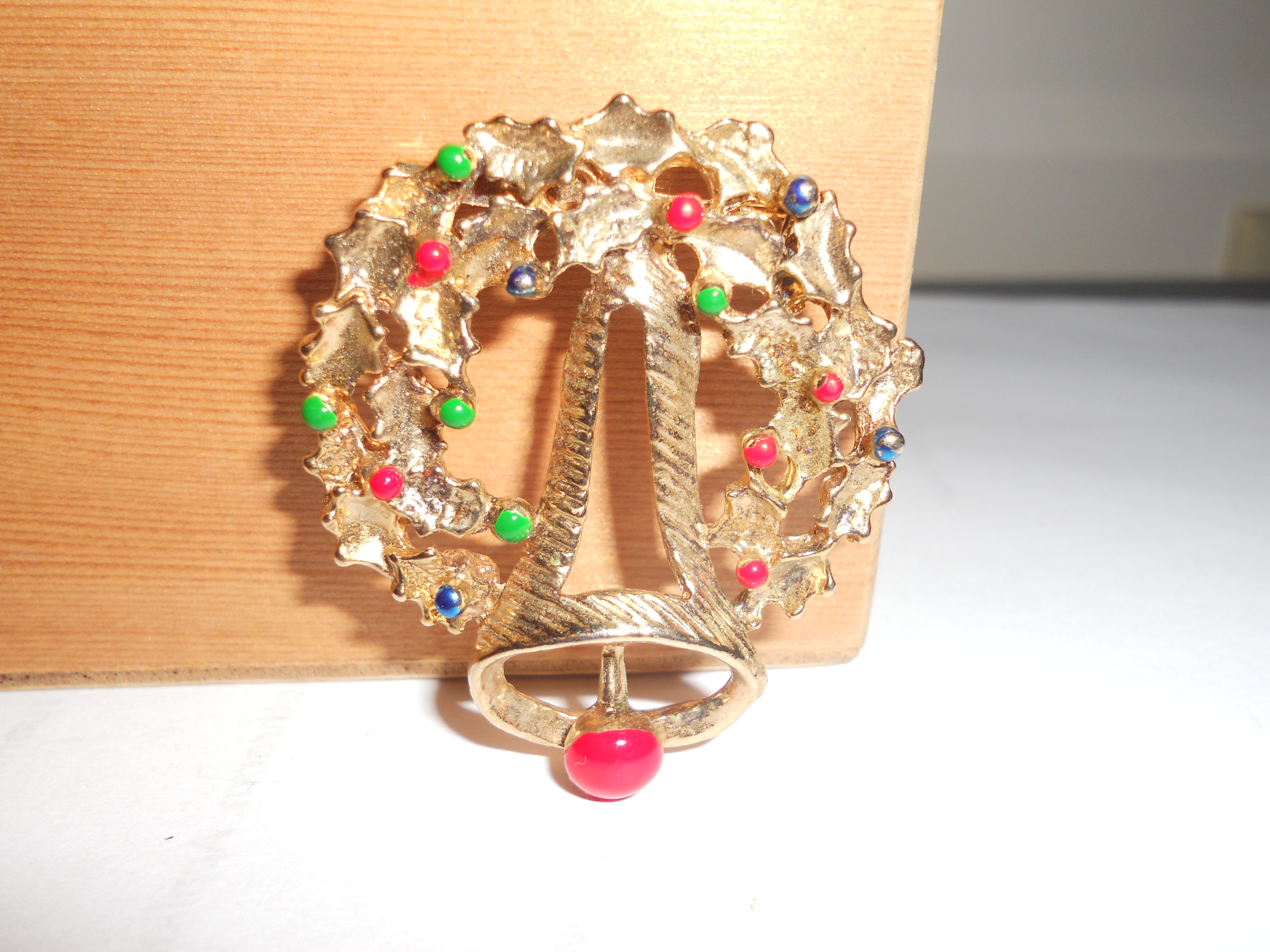 Wreath and Bell Pin Gold Tone 1960s