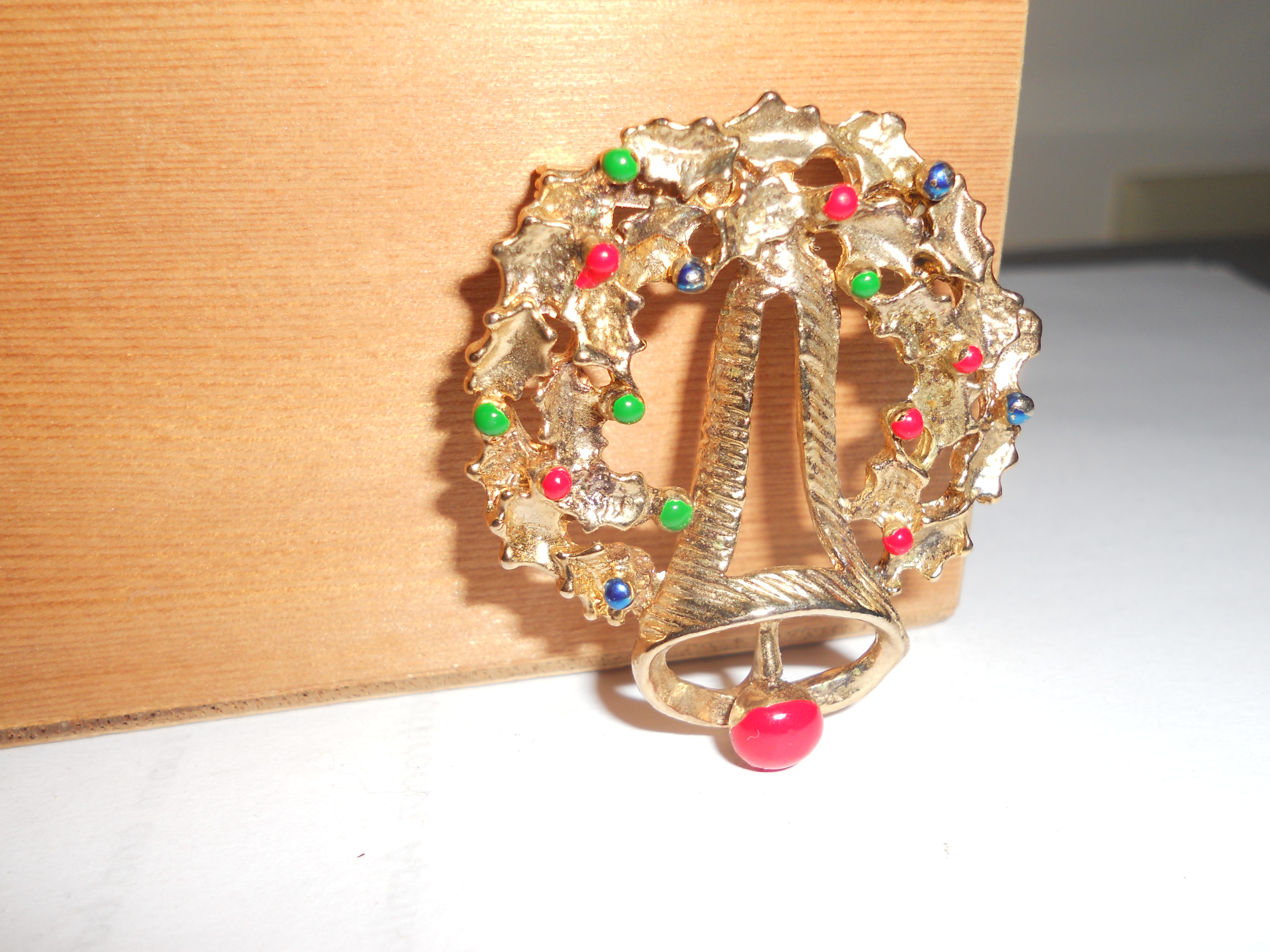 Wreath and Bell Pin Gold Tone 1960s