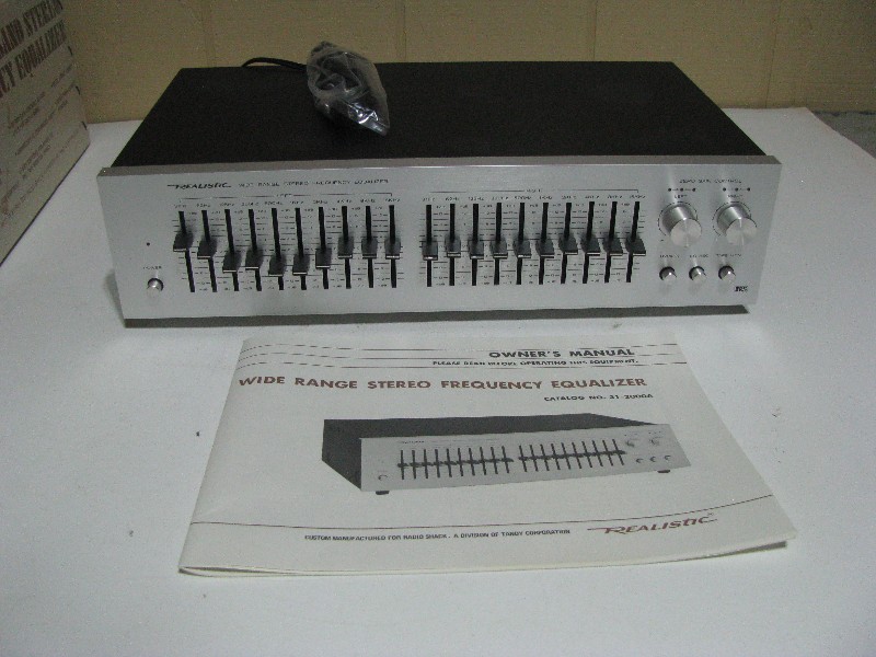 Vintage Realistic 31-2000A 10-Band Stereo Frequency Equalizer New In Original Box & Manual