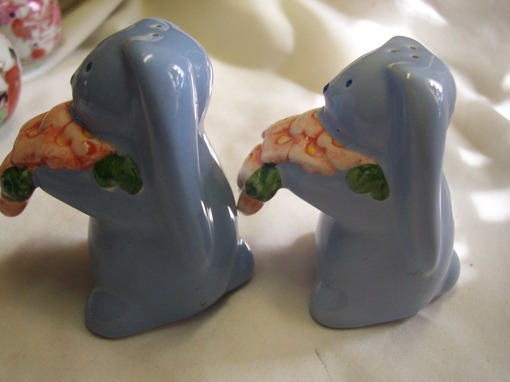 Avon Bunny Rabbit Salt and Pepper Shaker Set