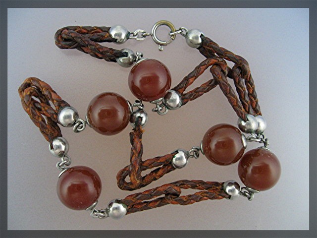 Necklace Carnelian linked Leather and Silver ........