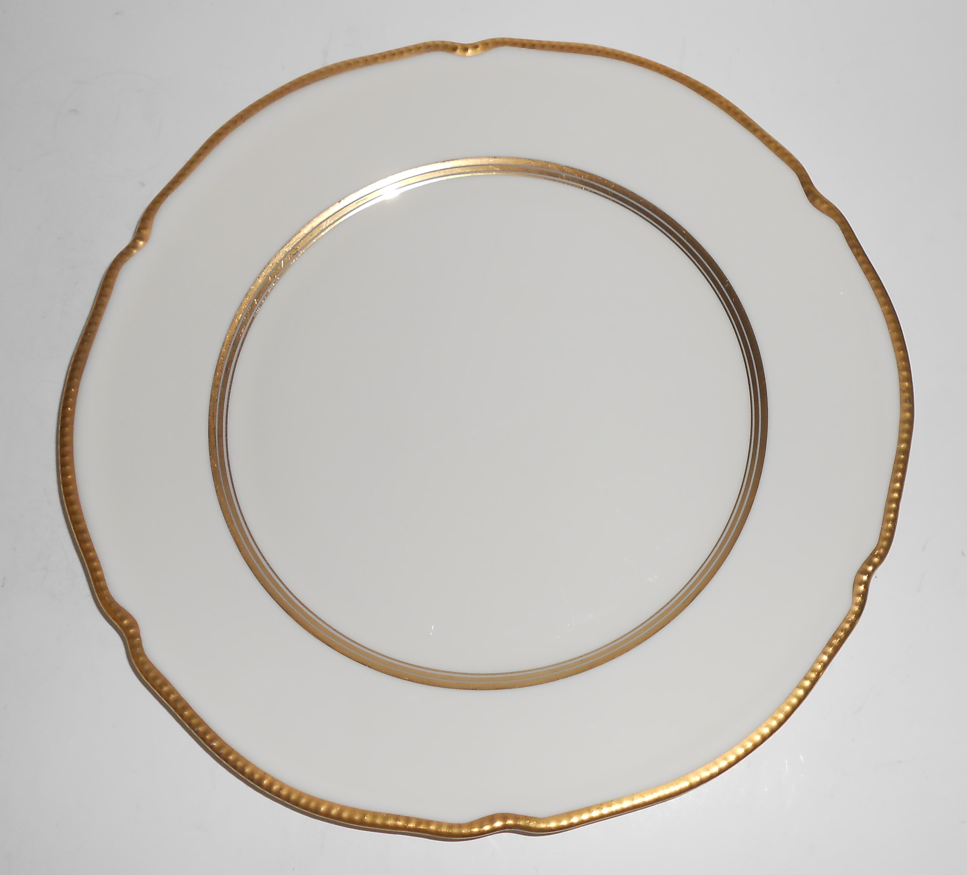 Castleton Fine China Gold ROYAL Dinner Plate