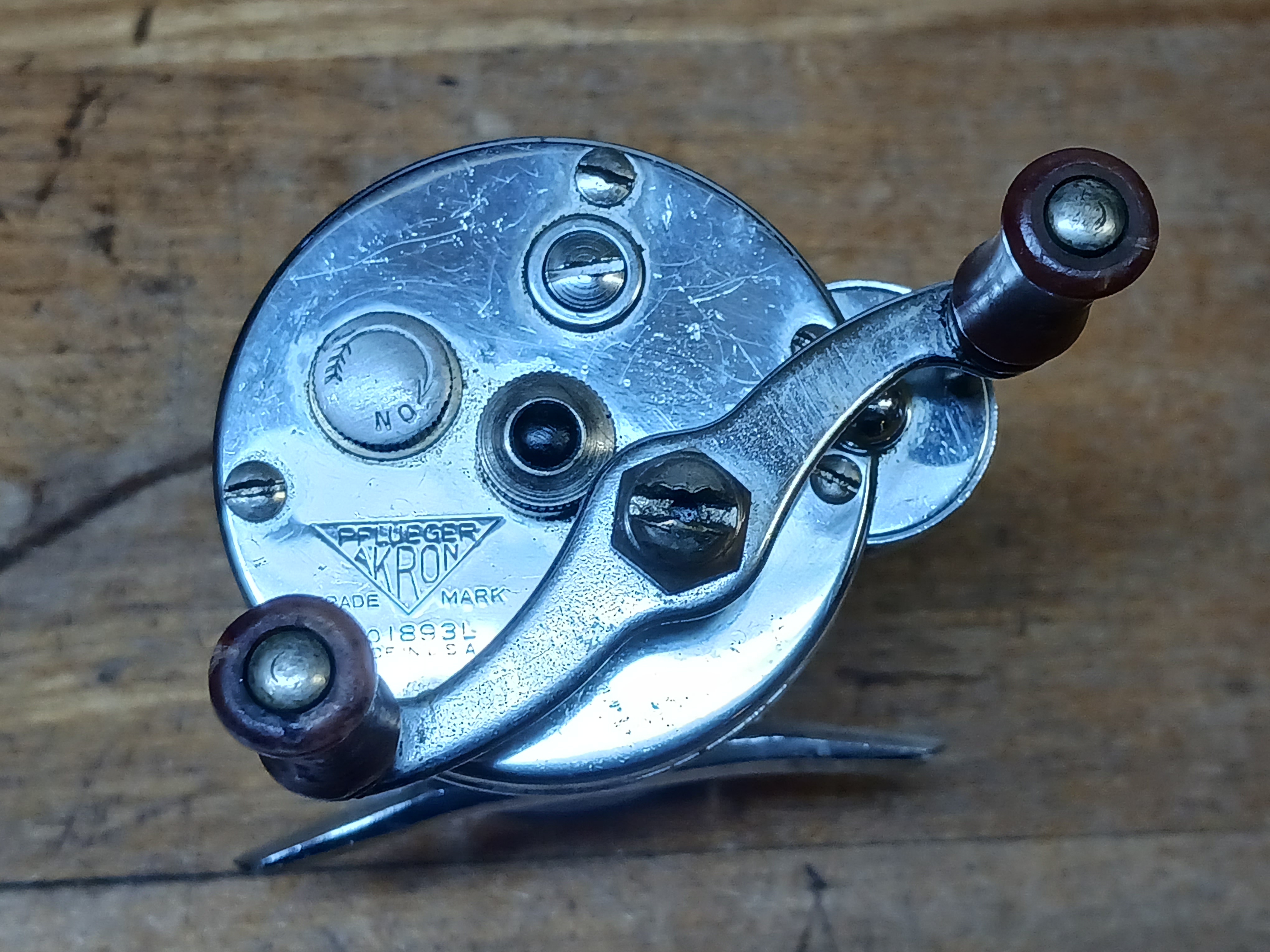 Pflueger Akron Level Wind Fishing Reel 1893L