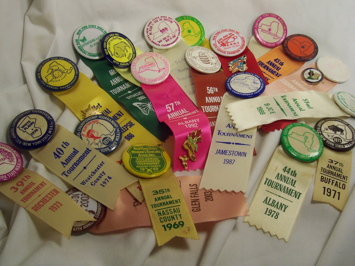 Pin Backs, Woman's Bowling ASSN.N.Y. 22 pc.