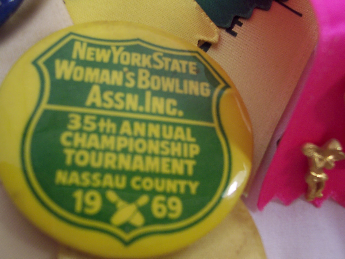 Pin Backs, Woman's Bowling ASSN.N.Y. 22 pc.