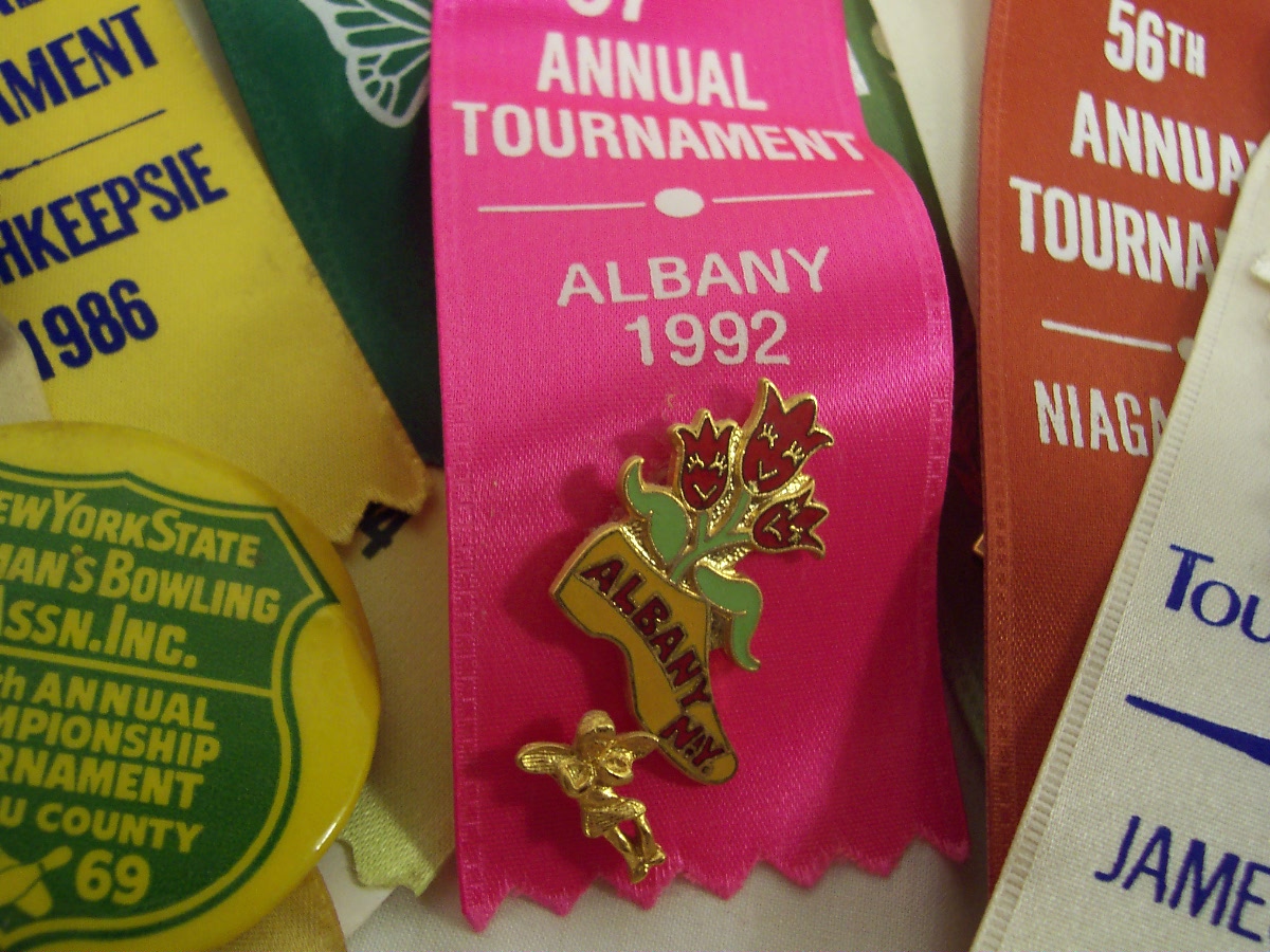 Pin Backs, Woman's Bowling ASSN.N.Y. 22 pc.