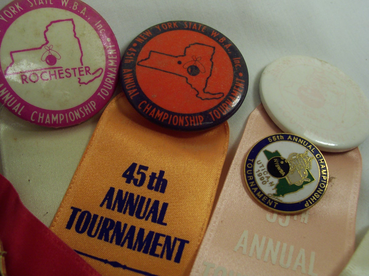 Pin Backs, Woman's Bowling ASSN.N.Y. 22 pc.