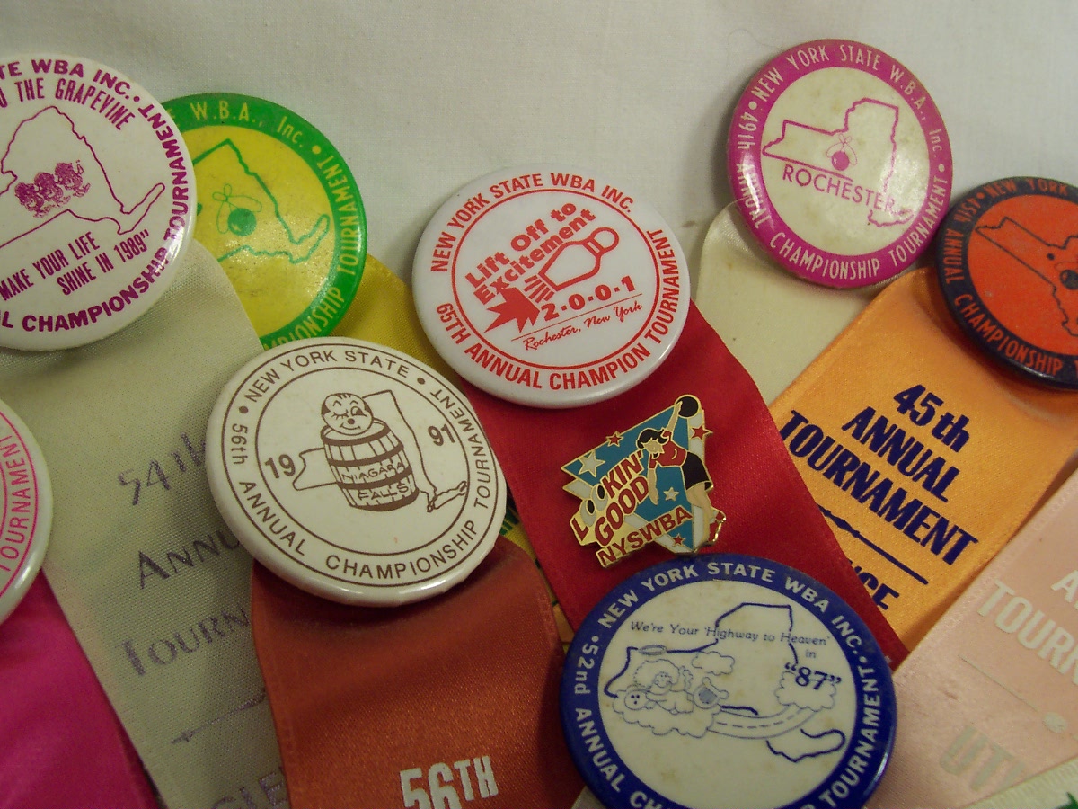 Pin Backs, Woman's Bowling ASSN.N.Y. 22 pc.