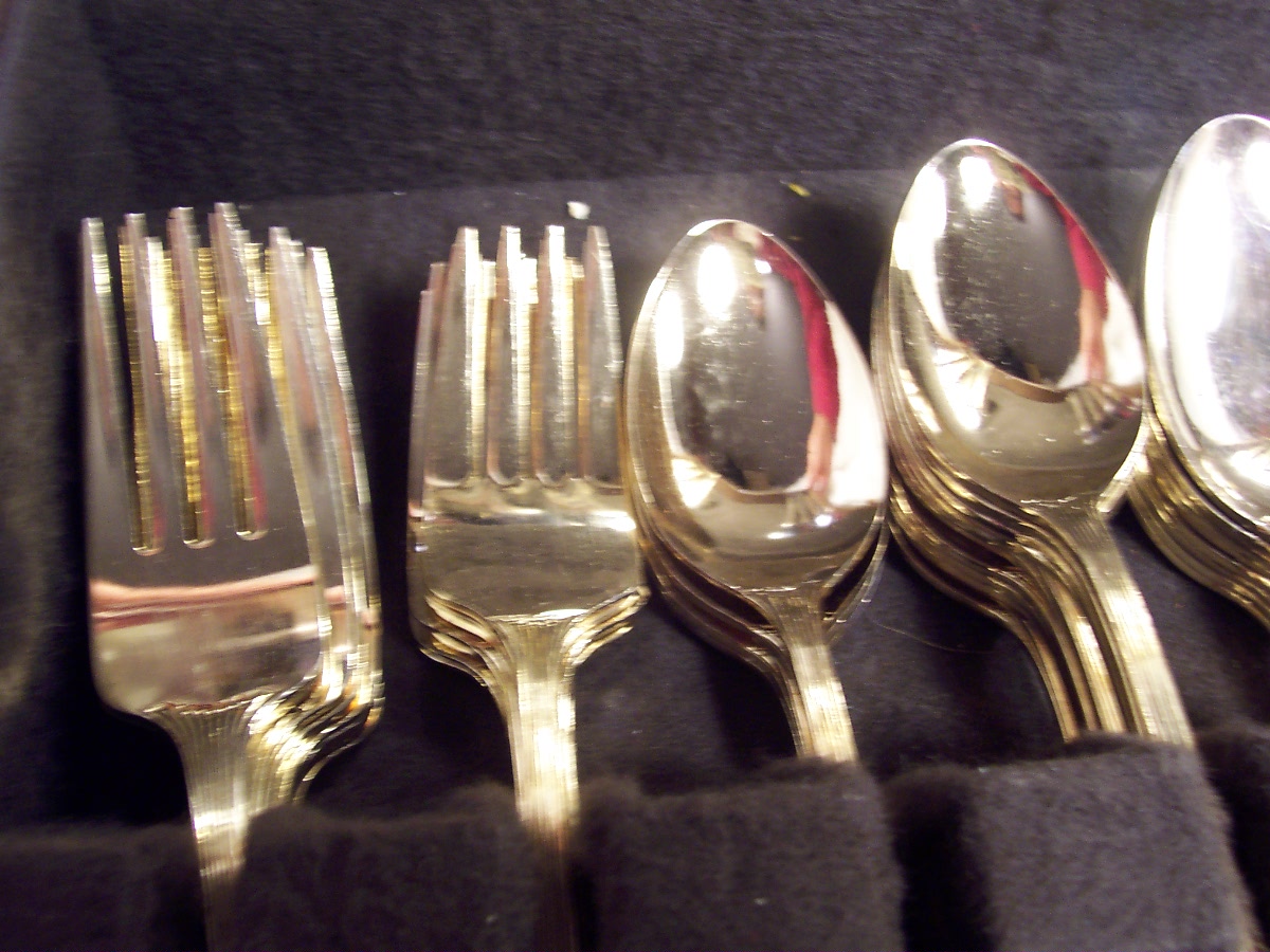 Flatware Set 8 in Wood Box
