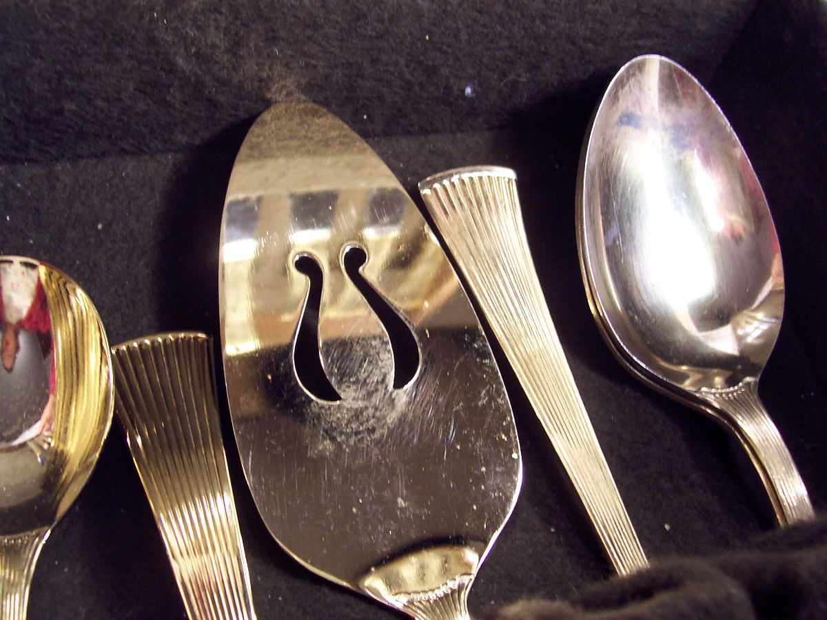 Flatware Set 8 in Wood Box