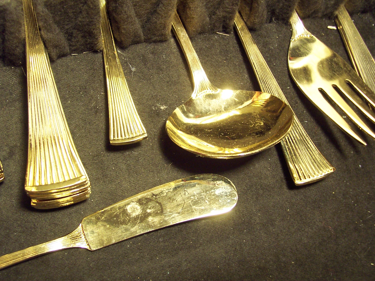 Flatware Set 8 in Wood Box