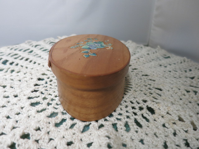 Vintage Bentwood Shaker Box with later applied flower motif