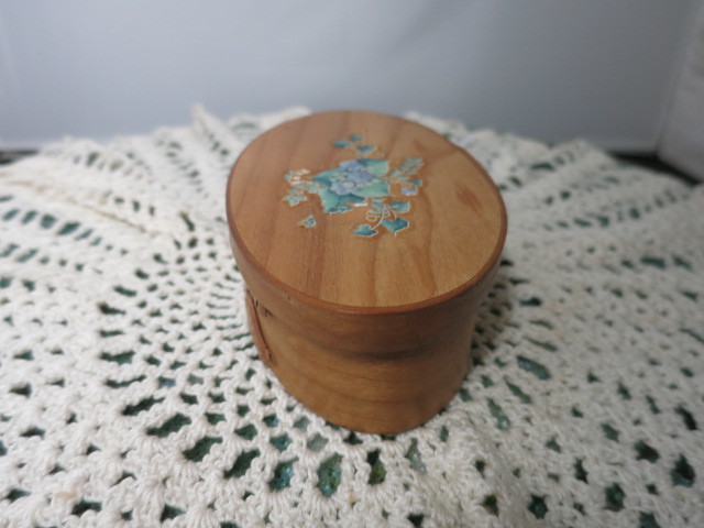 Vintage Bentwood Shaker Box with later applied flower motif