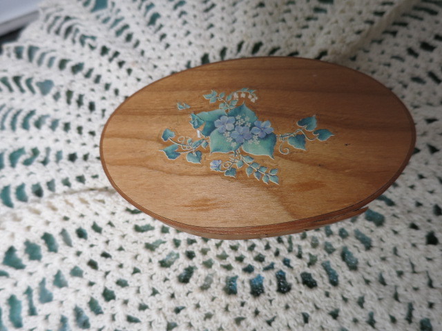 Vintage Bentwood Shaker Box with later applied flower motif