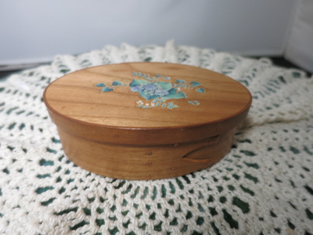 Vintage Bentwood Shaker Box with later applied flower motif