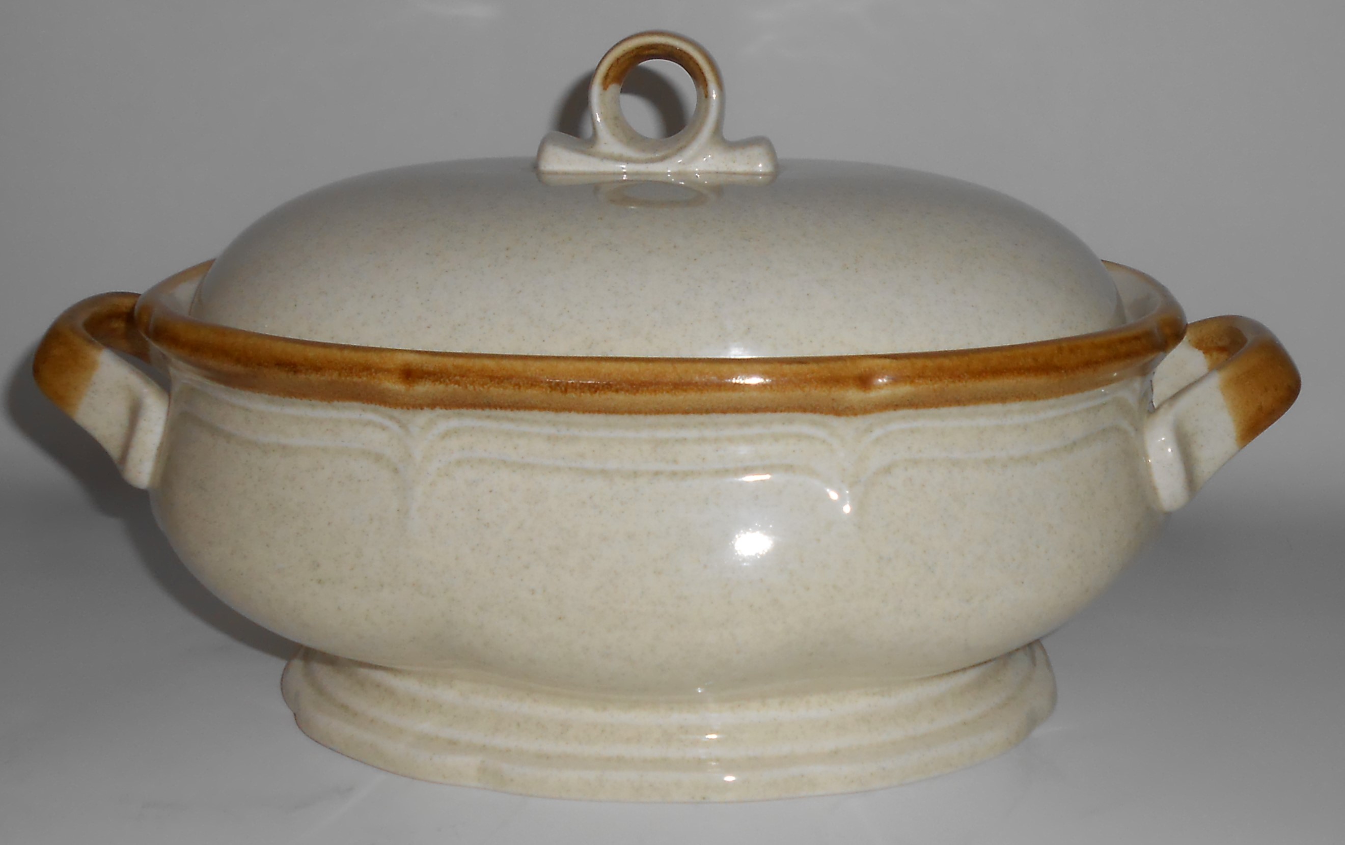 Mikasa China Pottery Garden Club 2.5 Qt Covered Veg