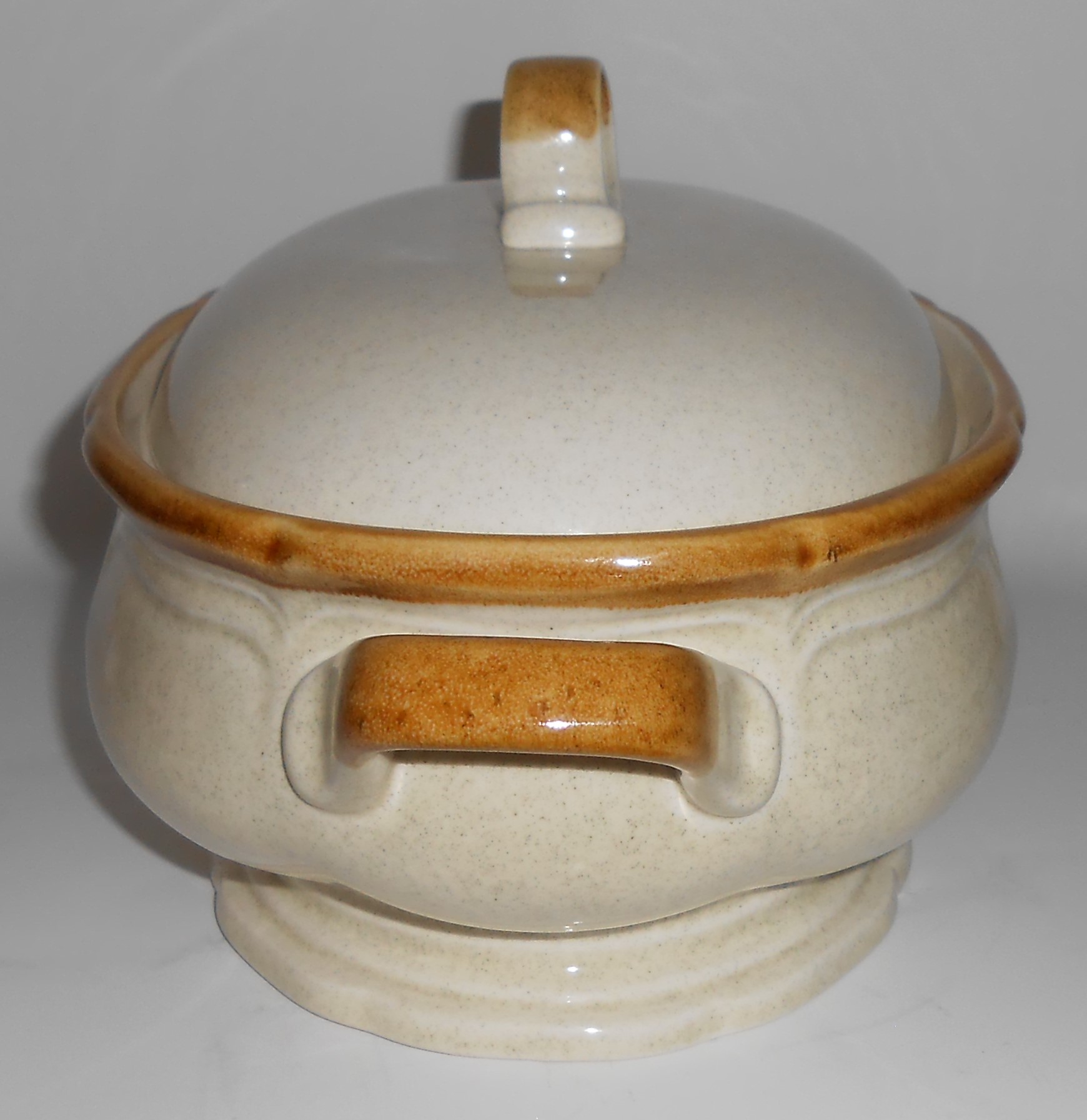 Mikasa China Pottery Garden Club 2.5 Qt Covered Veg