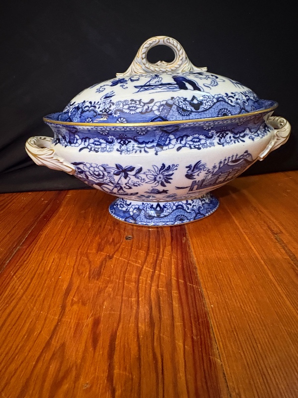 Antique Royal Worster oriental decorated tureen