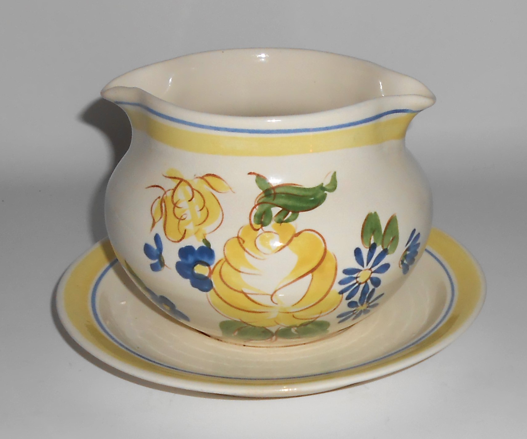 Red Wing Pottery Brittany Floral Decorated Gravy Bowl