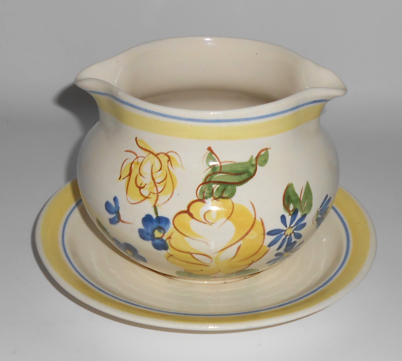 Red Wing Pottery Brittany Floral Decorated Gravy Bowl