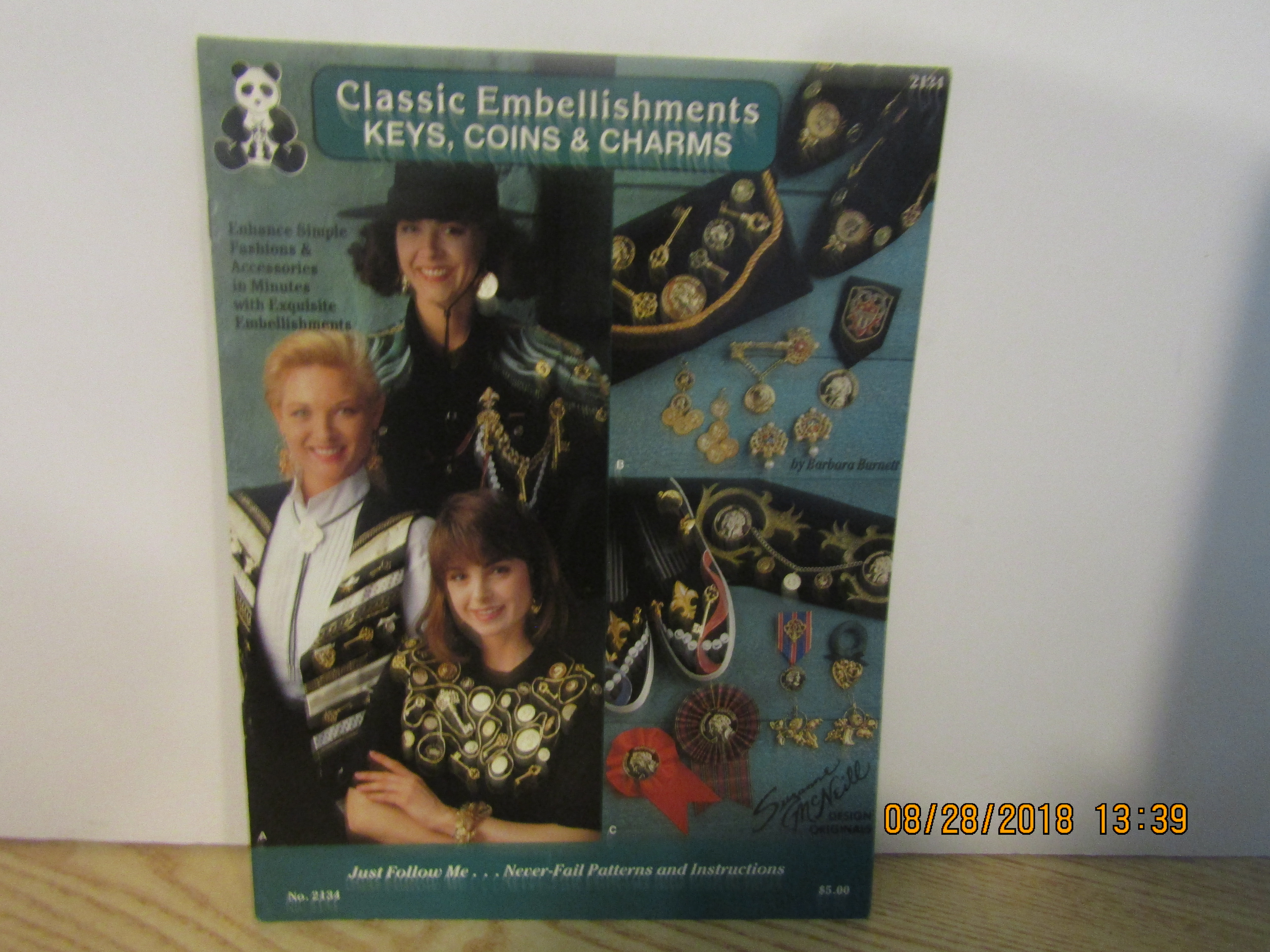DO Classic Embellishments Keys Coins Charms #2134